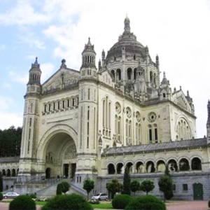 viagens-sagradas-basilica-lisieux-01