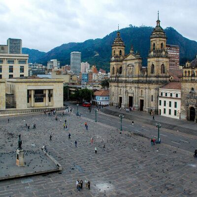 viagens-sagradas-bogota-praca-bolivar-1